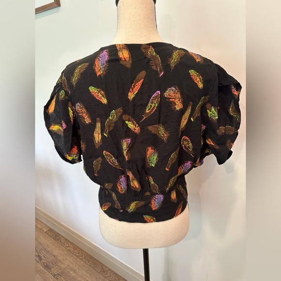 Motel Rocks  Black Multi Color Feather Print Crop Top Flutter Sleeve M EUC - Picture 4 of 8